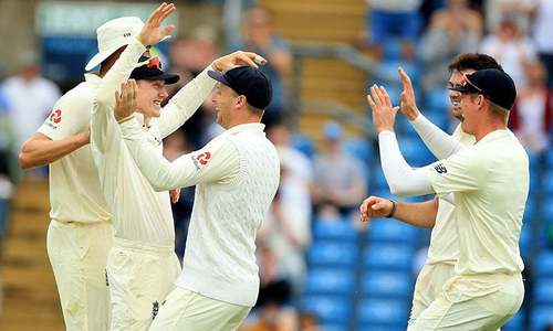 England hammer Pakistan to win second Test and square series