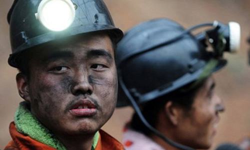China mine blast kills 11, traps 25