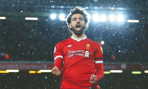 Salah shrugs off injury to join training