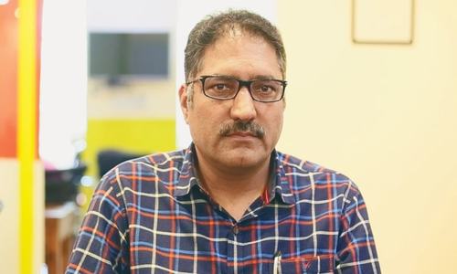 Journalist Shujaat Bukhari shot dead in Srinagar Journalist Shujaat Bukhari shot dead in Srinagar