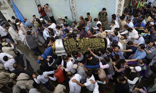 Thousands throng funeral of slain editor in India-held Kashmir