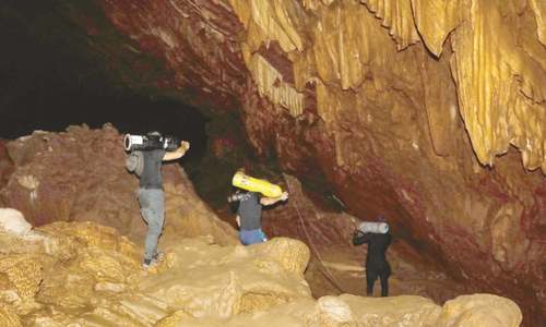 Flooding complicates cave search for Thai soccer team