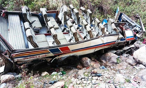 30 dead as overcrowded bus plunges into gorge in India