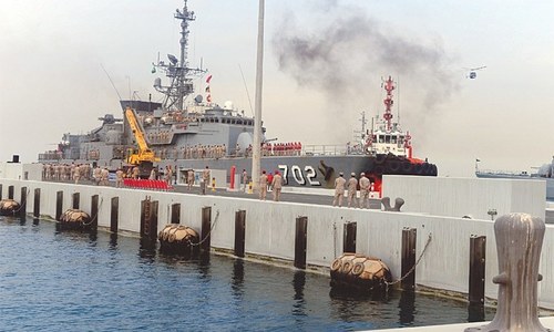 UAE halts attack on Yemen port city to help UN negotiator