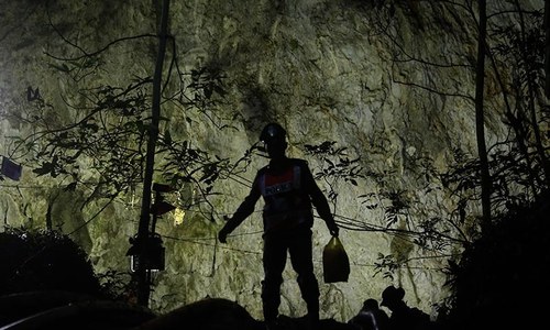 Thais fight water and oxygen levels in cave as diver dies