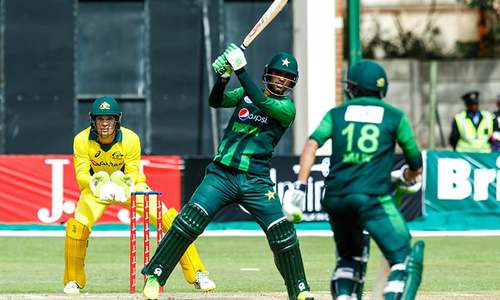 Pakistan wins tri-series in nail-biter final against Australia
