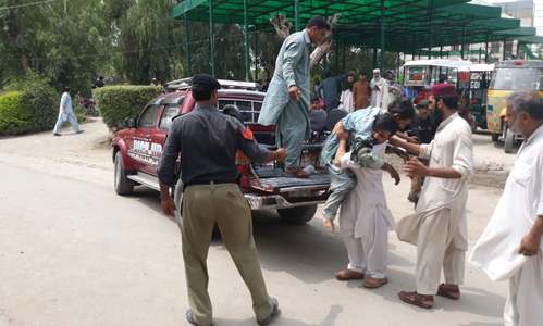 Blast targets convoy of JUI-F leader Akram Khan Durrani in Bannu, 4 killed