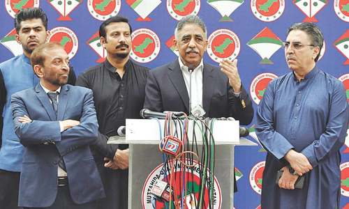 Zubair urges MQM-P leaders not to join forces with &lsquo;beneficiary of rigging&rsquo;