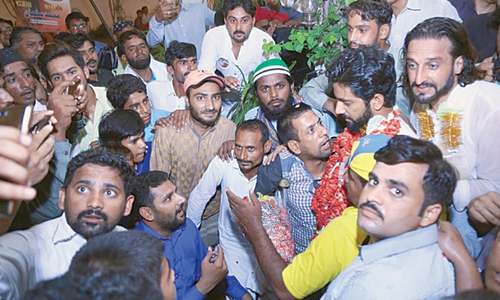 FOOTPRINTS: A NIGHT OF DASHED HOPES