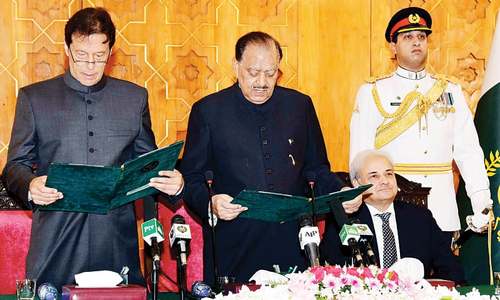 Imran takes oath as PM, picks 21-strong cabinet