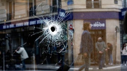 Man kills mother and sister in knife attack near Paris