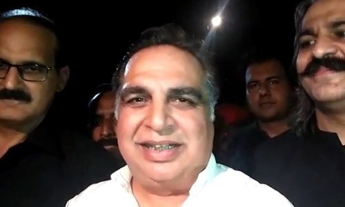 Governor pledges to solve Karachi&rsquo;s water shortage problem
