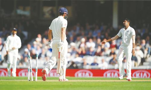 Cook denied farewell century as lethargic England collapse