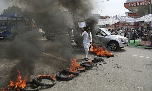 کچھ ریاستوں میں مظاہرے پرتشدد رنگ اختیار کرگئے— فوٹو: اے پی