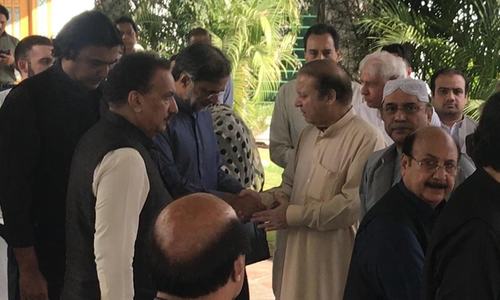 Bilawal, Zardari visit Jati Umra to offer condolences over Begum Kulsoom's death