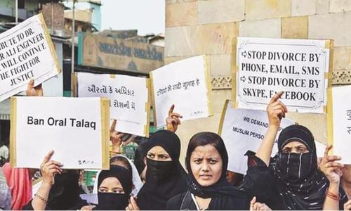 India bans instant divorce by Muslim men