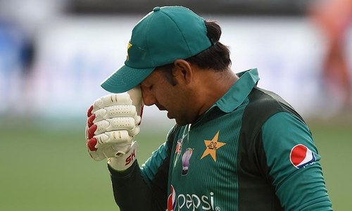 Sarfraz leaves the field after being dismissed during the Asia Cup cricket match between Pakistan and India — AFP