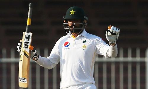 Hafeez returns to Pakistan Test squad after two years out
