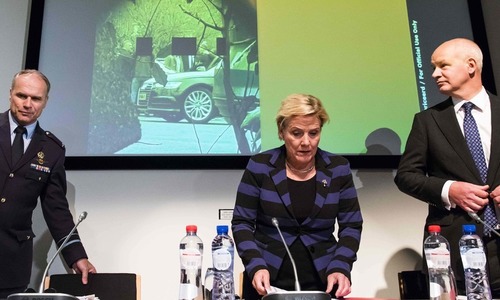Dutch PM defends decision not to arrest Russian spies