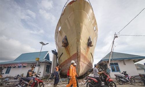 5,000 missing after quake, tsunami in Indonesia 5,000 missing after quake, tsunami in Indonesia