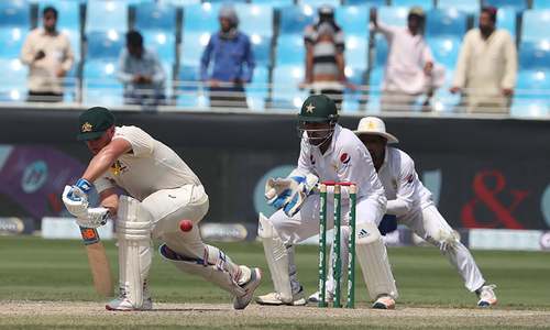 Lazy Pakistan lose three at the outset of second innings of first Test against Australia
