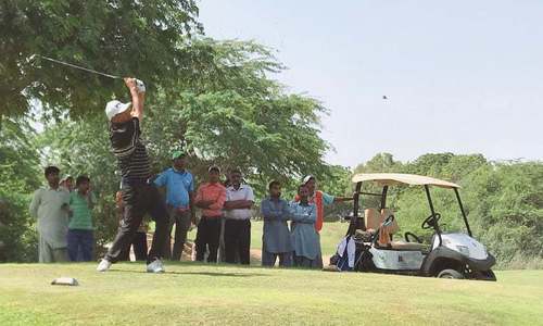 Stunning first-round show sees Ahmed give Pakistan top spot