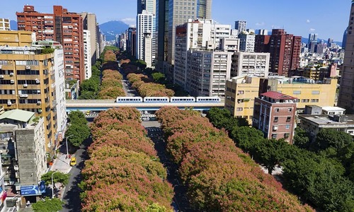 18 dead after train flips in Taiwan