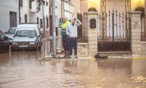 Floods kill firefighter in southern Spain