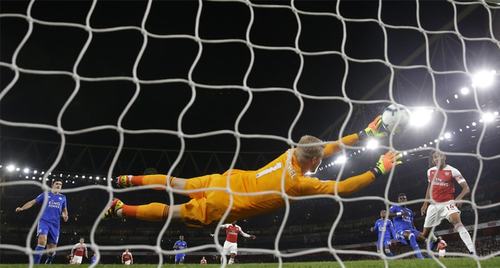 Aubameyang and Ozil inspire Arsenal comeback against Leicester Aubameyang and Ozil inspire Arsenal comeback against Leicester