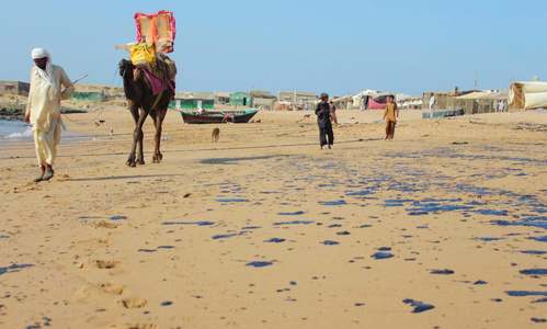 Mubarak Village oil spill affects fishermen's livelihood, govt fails to start cleanup operation Mubarak Village oil spill affects fishermen's livelihood, govt fails to start cleanup operation