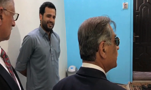 CJP drops in on Shahrukh Jatoi, finds him living leisurely while under trial for murder