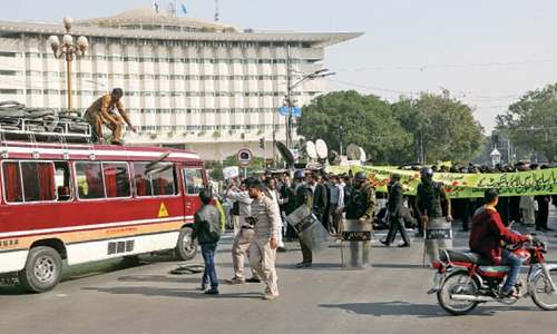 Lawyers rally for LHC benches in five divisions