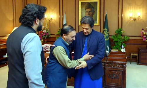 PM Khan meets SP Dawar's brother and son, promises 'all possible assistance' to family PM Khan meets SP Dawar's brother and son, promises 'all possible assistance' to family