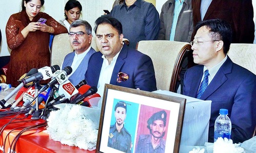 Chinese citizens donate to families of policemen martyred in Karachi consulate attack Chinese citizens donate to families of policemen martyred in Karachi consulate attack