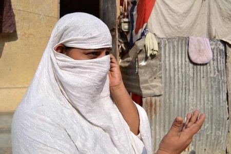 'Imran Khan should think of our daughters'