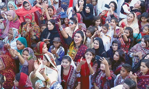 Jubilant crowds sing and dance to celebrate Sindh Culture Day