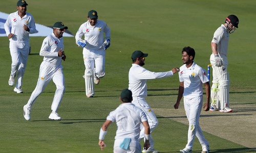 Williamson's half century delays Yasir Shah's record in final Test