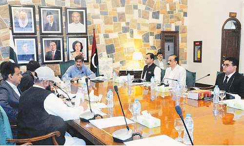 More mobile phones snatched in Karachi this year than in 2013