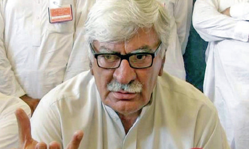 Asfandyar blasts Imran on early polls remarks