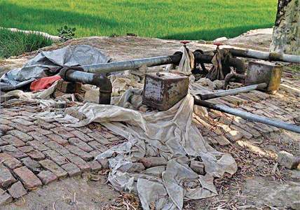 Sale of smuggled Iranian, chemically produced fuel rampant