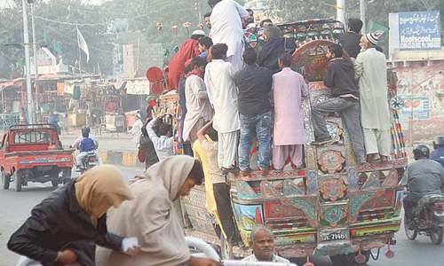 Suspension of gas supply to CNG stations causes transport crisis in Karachi
