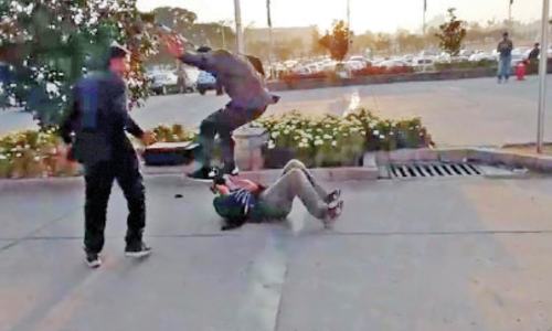 TV cameraman hospitalised after being assaulted by Nawaz Sharif&rsquo;s guards