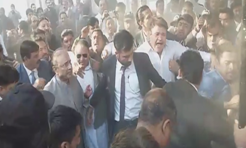 Fake bank accounts case: Zardari, Talpur's interim bails extended till Jan 7