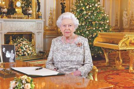 Queen calls for Christmas calm amid Brexit storm