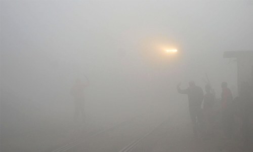 Fog hits road, rail traffic across country