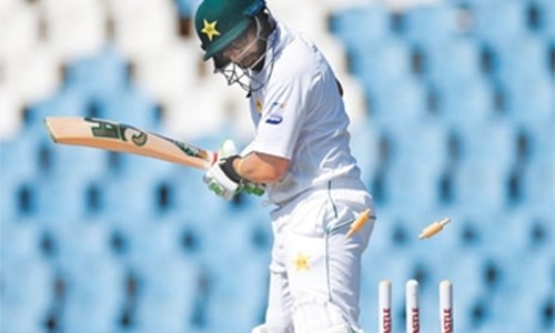 SA in charge after another Pakistan collapse