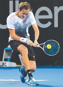 Murray&rsquo;s comeback halted by Medvedev