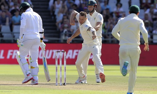 Pakistan avoid innings defeat, postpone South Africa victory charge