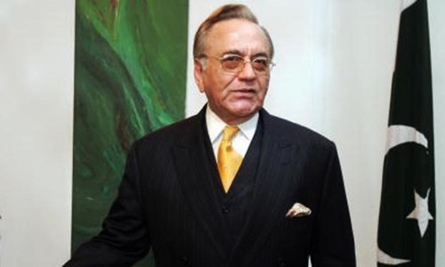 Kasuri slams Justice Saqib Nisar&rsquo;s judicial activism