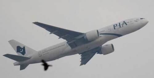 PIA plane escapes being hit by mysterious drone PIA plane escapes being hit by mysterious drone